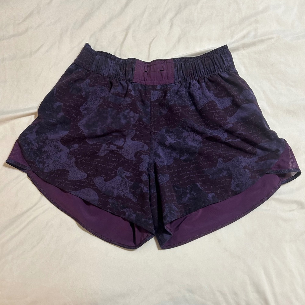 Lululemon Reversible Running Shorts Purple Script Camo Print SZ 4/6 Missing Tie
